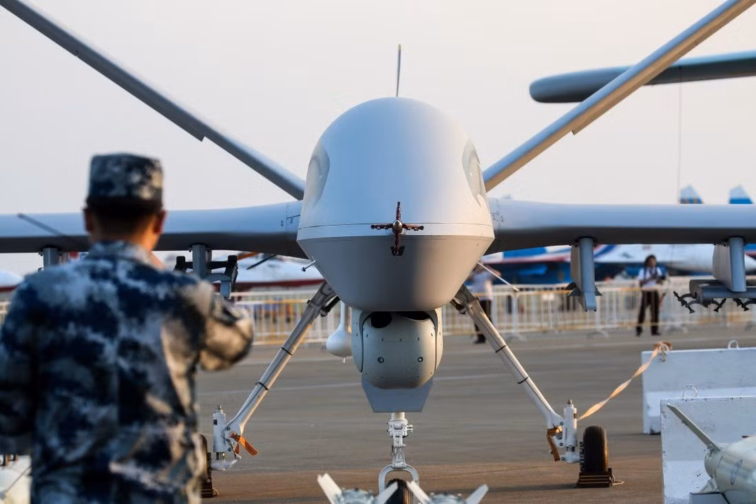 UAV của Trung Quốc có thể mang theo đạn cối, súng phóng lựu, súng máy,... phối hợp để cùng tấn công. Các UAV này cũng có thể tự tìm đường đến mục tiêu được chỉ định, trở về căn cứ và hạ cánh tự động.