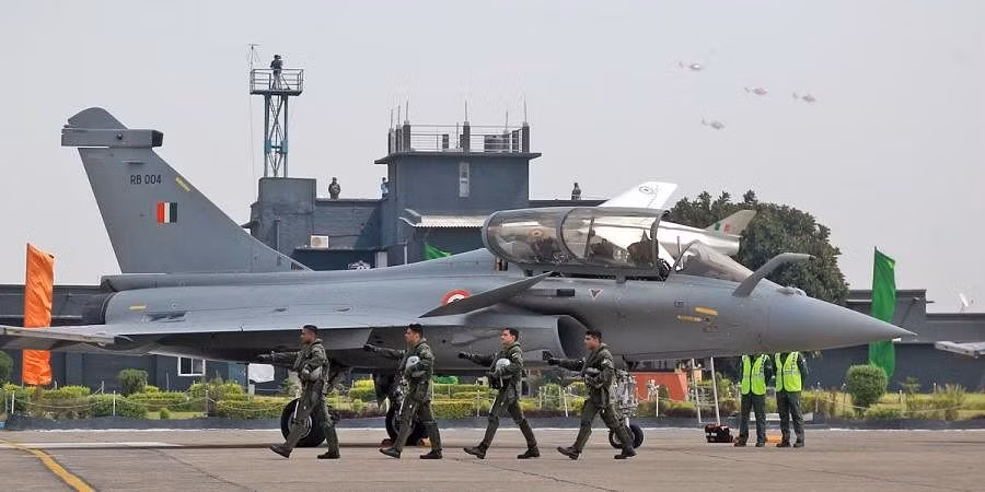 Ngoài ra, trong chuyến thăm Bộ trưởng Quốc phòng Pháp cũng đã hội đàm rộng rãi với người đồng cấp Ấn Độ Rajnath Singh với trọng tâm là tăng cường hơn nữa hợp tác quốc phòng và an ninh song phương giữa hai nước. Mối quan hệ quốc phòng và chiến lược giữa Ấn Độ và Pháp đang tăng trong vài năm qua.
