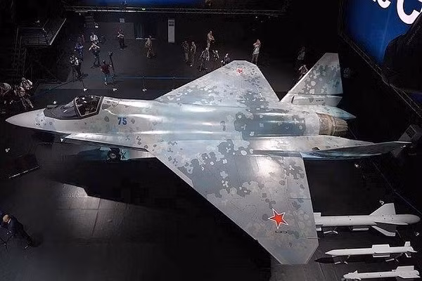 Ông Mikheev đề xuất sử dụng những tên lửa này trên tiêm kích Su-75 Checkmate, bởi loại đạn hàng không này mới thực sự xứng đáng với chiến đấu cơ thế hệ thứ năm. 