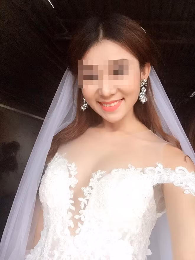Trong loạt ảnh chụp ở đám cưới, Huỳnh Minh Th. tươi cười rạng rỡ trong bộ váy cưới gợi cảm, quyến rũ. Vẻ ngoài tươi vui, khỏe khoắn và xinh đẹp của Th. trong những bức ảnh này đối lập hoàn toàn với vẻ tiều tụy, bơ phờ với đôi mắt sưng húp vì khóc quá nhiều trong những đoạn clip xoay quanh mâu thuẫn với gia đình L. trước đây. Khi không biết các mâu thuẫn đã được giải quyết hay chưa thì dân mạng đã thấy cặp đôi L. và Th. tổ chức đám cưới rộn ràng còn bản thân họ thì tỏ ra vô cùng vui sướng, hạnh phúc.