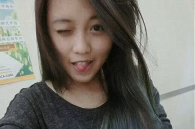 Về khía cạnh mạng xã hội, sau một thời gian dài được ngưỡng mộ trên Instagram với việc liên tục khoe hàng hiệu, đắt tiền, Lee cũng bị dân mạng phanh phui, chê cười sau vụ án tiêu tiền chùa vừa qua. Ảnh trong bài: Dailymail/Instagram nhân vật.