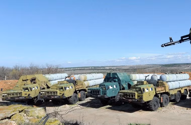 Điều này khiến Ukraine quyết định chuyển sang sử dụng các tổ hợp S-125 Neva cũ hơn nhưng đã được hiện đại hóa, khi chúng phóng tên lửa mà Ukraine đã làm chủ việc sản xuất.