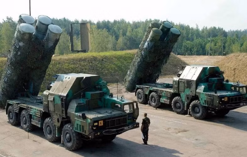 "Cho nên thật đáng ngạc nhiên khi vào thời điểm này Kiev lại tiếp tục bán S-300 cho Mỹ, thậm chí khối lượng còn lớn nhất từ trước tới nay, điều này thực sự cần lời giải đáp".