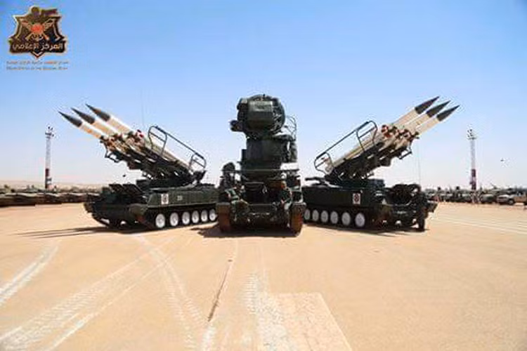 SA-6 có thể được sử dụng ở cấp trung đoàn, khi đó nó cần kết hợp với một số hệ thống radar khác để mở rộng phạm vi tìm kiếm ở tầm xa và độ cao thấp, ngoài radar 1S91 Straight Flush có sẵn.