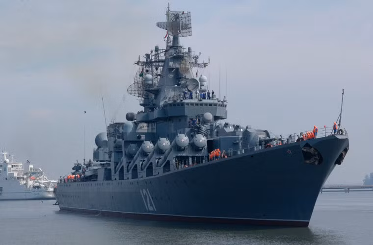 Ukrayina thuộc lớp tàu tuần dương tên lửa Project 1164 Atlant (NATO định danh là Slava) là một trong những chiến hạm trang bị tên lửa lớn nhất được đóng dưới thời Liên Xô. Công việc chế tạo được khởi động từ năm 1976 với kế hoạch sản xuất 10 chiếc. Tuy nhiên, do những biến động cuối thời kỳ Liên Xô khiến người ta chỉ đóng được 4 chiếc, trong đó 3 chiếc hoàn thiện và đưa vào biên chế Hải quân Liên Xô. Còn một chiếc - chính là Ukrayina chưa kịp hoàn thiện.
