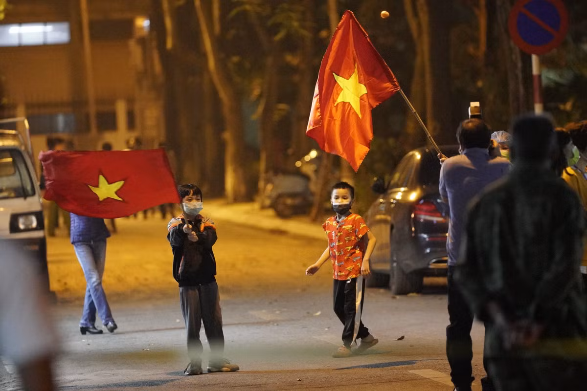 Theo đó, tất cả trường hợp cách ly trong khu phố đều cho kết quả âm tính với Covid-19 sau 2 lần xét nghiệm, các biện pháp phun khử trùng tại khu vực này được thực hiện đầy đủ. 