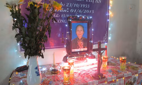 Hai nong dan tu vong vi nang nong o Nghe An