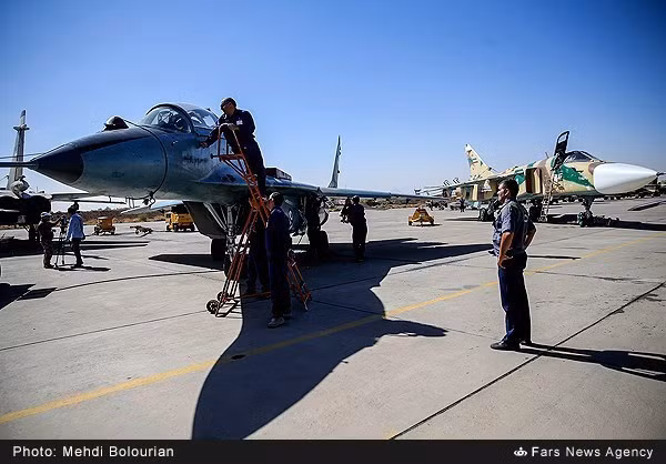 MiG-29 và Su-24 được coi là một trong những chiến đấu cơ hiện đại, mạnh mẽ nhất của Không quân Iran hiện nay, số lượng tương ứng 20 và 24 chiếc. Nguồn ảnh: Fars