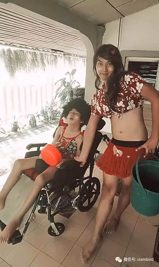 Ông bố trẻ đóng vai "biến thái" mỗi ngày và lý do nghẹn lòng - Hình 11 Ong bo tre dong vai "bien thai" moi ngay va ly do nghen long-Hinh-11