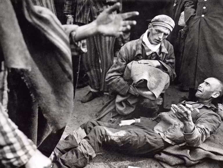 Trại tập trung đầu tiên của phát xít Đức là Dachau. Ban đầu, trại tử thần Dachau là nơi phát xít Đức giam giữ những kẻ thù chính trị, người chống đối Hitler. Về sau, nơi này giam giữ cả những người cộng sản, các nhà xã hội...