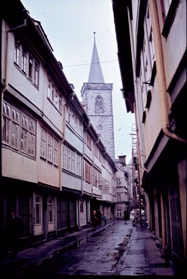 Bên trong con phố Erfurt ở Đông Đức.