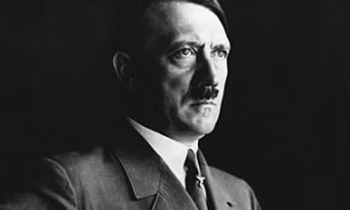 Theo lời kể một bác sĩ của Hitler, ông trùm phát xít vô cùng yêu quý mẹ. Cái chết của bà đã để lại nỗi đau lớn cho Hitler.
