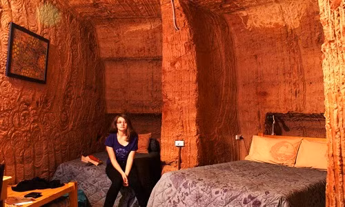Thị trấn Coober Pedy ở Australia còn được biết đến với tên gọi thị trấn ngầm bởi hầu hết người dân sống trong lòng đất.
