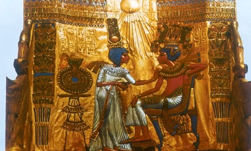 Về sau, Nữ hoàng Ankhesenamun đã kết hôn với pharaoh Ay - người trị vì Ai Cập từ năm 1327 TCN - 1323 TCN.