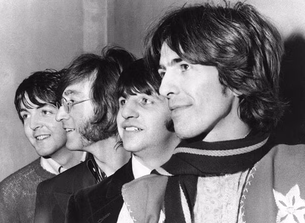 Các thành viên ban nhạc huyền thoại The Beatles ngày 28/2/1968. Từ trái qua phải: Paul McCartney, John Lennon, Ringo Starr và George Harrison. Năm 1968 cũng là thời điểm The Beatles cho phát hành "White Album".