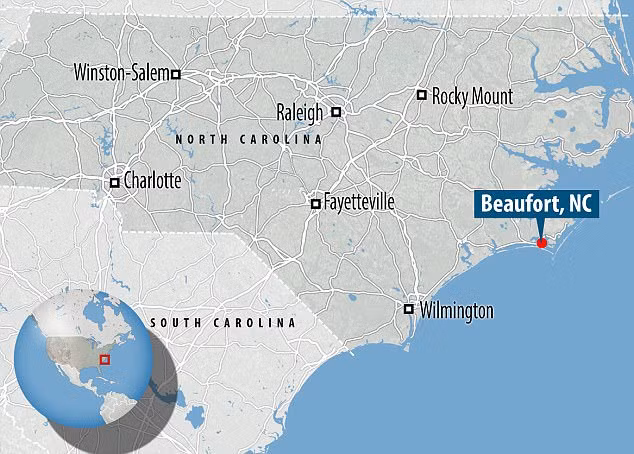 Xác tàu Sự báo thù của Nữ hoàng Anne được các chuyên gia phát hiện năm 1996 tại Beaufort Inlet, North Carolina.