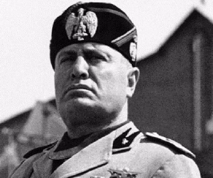 Giống như Hitler, nhà độc tài Italy Benito Mussolini đã lãnh đạo phong trào phát xít đầu tiên ở châu Âu rồi cầm quyền tại Italy từ năm 1922 - 1943. Trong thời gian nắm quyền, y đã gây ra nhiều tội ác chống lại nhân loại.