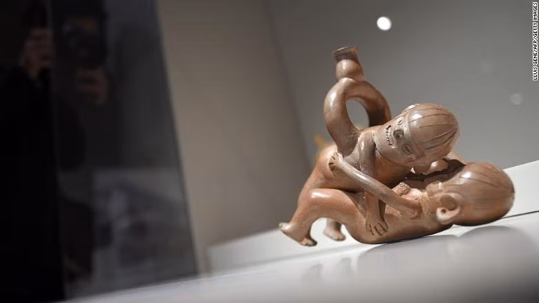 Do nền văn minh Moche biến mất bí ẩn nên nhiều giả thuyết được đưa ra để lý giải sự việc.