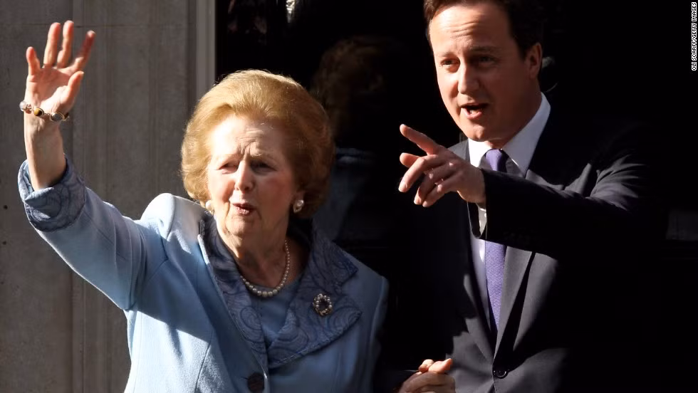 Trước tình hình đó, Thủ tướng Thatcher đã ra lệnh gửi ngay một lực lượng đặc nhiệm của hải quân đến tái chiếm Falkland. Đến ngày 14/6/1982, Argentina đầu hàng, Anh chiến thắng trong sự kiện này. Theo đó, uy tín của bà Thatcher tăng mạnh. Cũng từ đây, bà được gọi là "bà đầm thép".