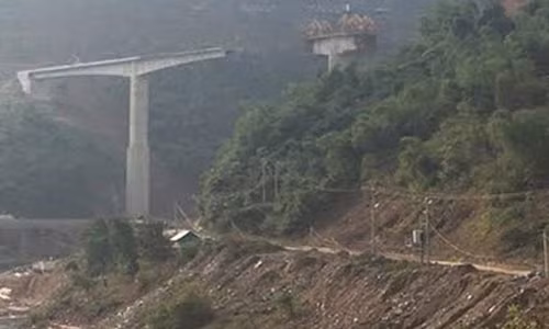 Sap gian giao 4 nguoi tu vong: Khoi to vu an kinh hoang