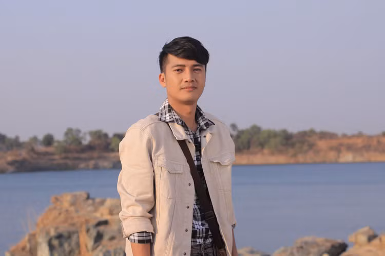 “Thần tiên cũng nổi điên” là câu chuyện kể về cuộc hành trình xuống trần gian của hai vị thần tình yêu là ông tơ (Đại Nghĩa) và bà nguyệt (Thu Trang). Sau khi bị thượng đế trách phạt về việc không hoàn thành công việc của mình, hai vị thần này đã xuống trần để kiểm chứng, tìm hiểu kết quả của các mối lương duyên mà chính họ từng se kết.