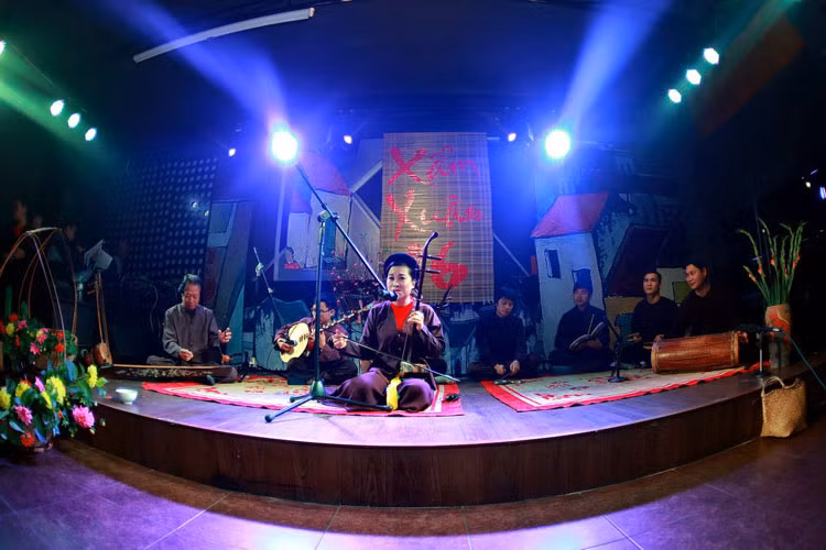 Mac ret khan gia dong kin di nghe Xam Xuan 16