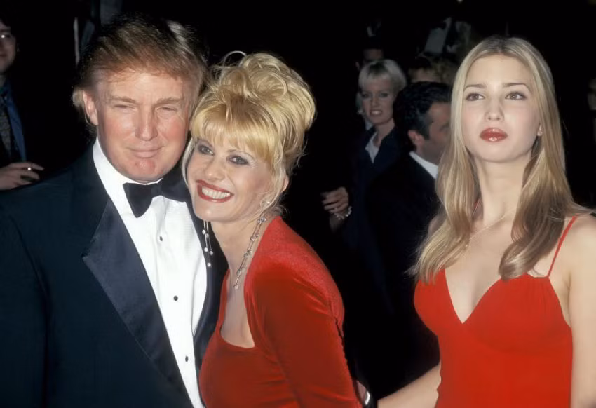 Sau khi phát hiện chồng cặp bồ với Marla Maples, Ivana đã ly hôn ông Trump năm 1992. Tuy nhiên, đổ vỡ hôn nhân mang lại cho Ivana một biệt thự 25 triệu đô cùng nhiều tài sản khổng lồ.