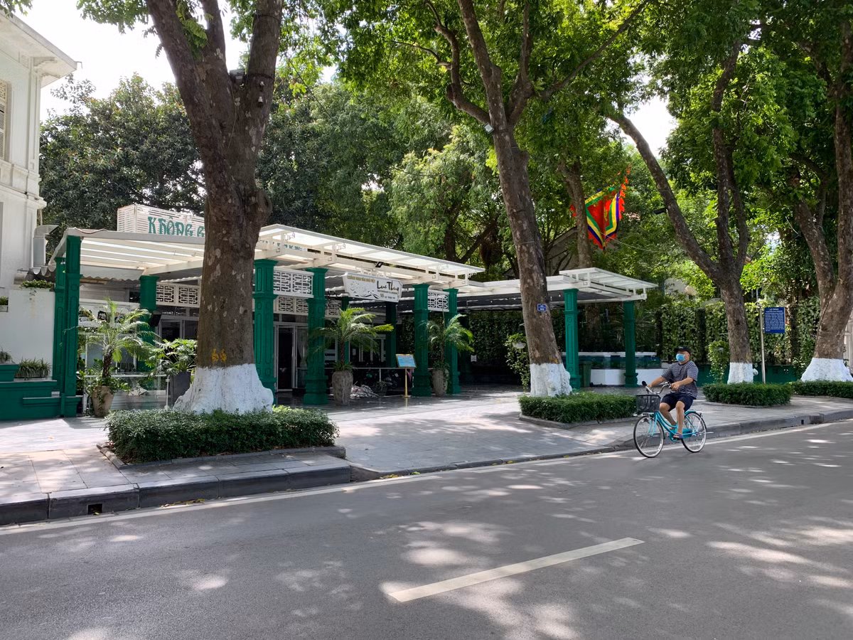 Dat vang Ha Noi “dap chieu”... hoang hoa mua dich COVID-19