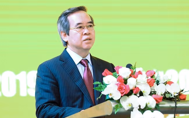 Ngày 6/11, tại Trụ sở Trung ương Đảng, Tổng bí thư, Chủ tịch nước Nguyễn Phú Trọng đã chủ trì Hội nghị Bộ Chính trị để xem xét, thi hành kỷ luật ông Nguyễn Văn Bình - Ủy viên Bộ Chính trị, Bí thư Trung ương Đảng, Trưởng ban Kinh tế Trung ương, nguyên Bí thư Ban cán sự đảng, nguyên Thống đốc Ngân hàng Nhà nước Việt Nam. 