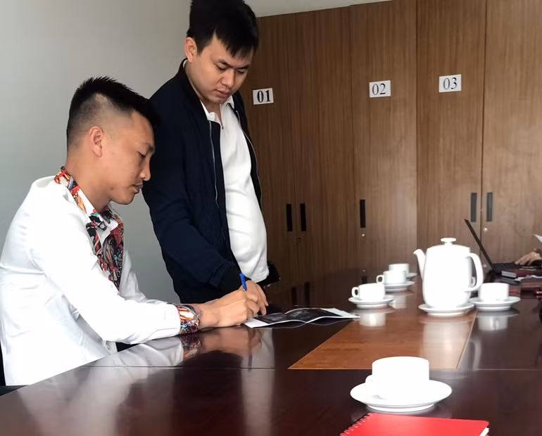Huấn “Hoa Hồng” đã có hành vi cung cấp, phát tán thông tin giả mạo Đài Truyền hình Việt Nam trên tài khoản Facebook cá nhân "Huấn Hoa Hồng".