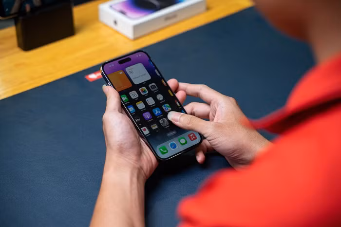 iPhone 14 Pro Max được kĩ thuật viên đánh giá vẫn dễ sửa chữa trong khoản thay thế linh kiện.
