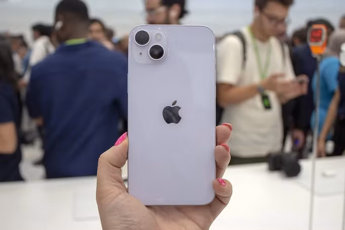 Dấu hiệu đáng lo ngại đối với Apple là iPhone 14 và iPhone 14 Plus, chiếm khoảng 45% tổng số lô hàng. 