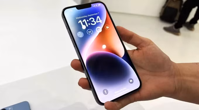Theo báo cáo mới nhất của Bloomberg, Apple vừa yêu cầu các nhà cung cấp cắt giảm sản lượng dòng iPhone 14 xuống còn 6 triệu chiếc do nhu cầu của người dùng giảm.