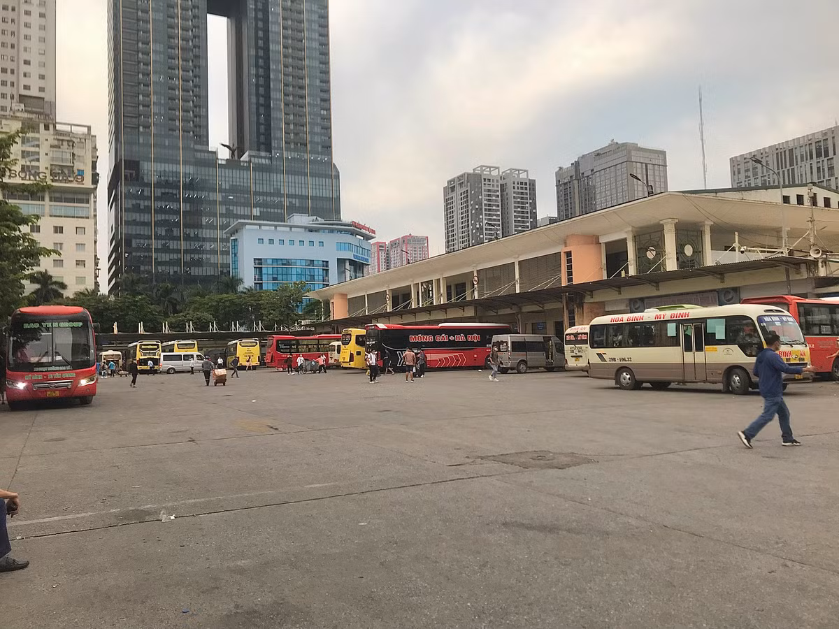 ... nhưng thời điểm này Bến xe khá vắng so với dự báo.