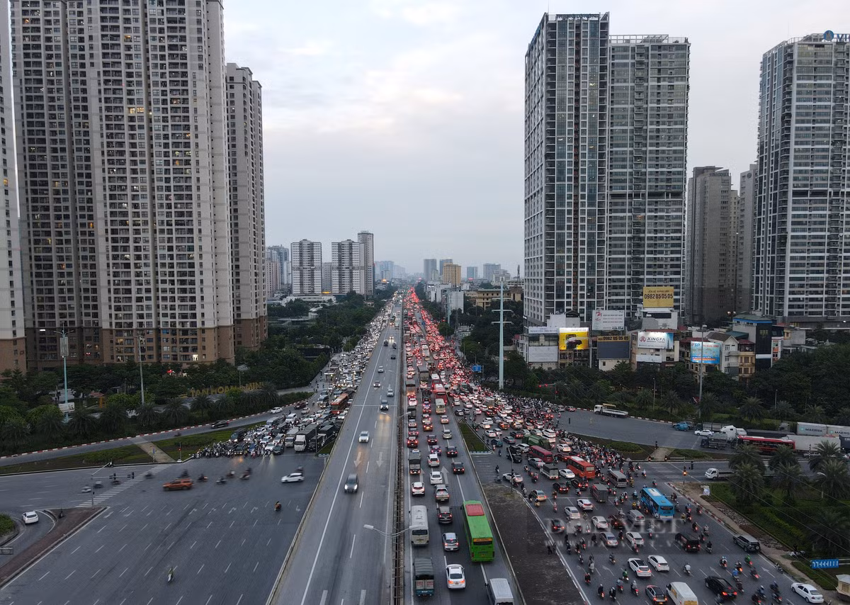 Hình ảnh chụp từ trên cao tại nút giao Đại lộ Thăng Long - Vành đai 3. (Ảnh: Dân Việt). 