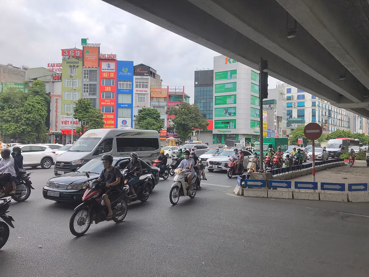 Ghi nhận vào thời điểm 15h30 tại ngã 4 Khuất Duy Tiến - Nguyễn Trãi.