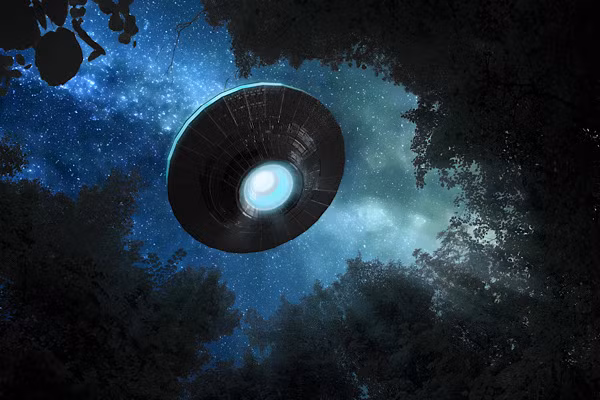 7. Một loạt các trường hợp thông báo đã phát hiện UFO tại dãy núi Kaikoura ở New Zealand vào năm 1978. Vào ngày 21/12/1978, phi hành đoàn trên một chiếc máy bay bay qua dãy núi Kaikoura phát hiện những đốm sáng lạ bay xung quanh máy bay. 30/12/1978, một nhóm làm phim Úc cũng quay được các đốm sáng lạ khi đang trên đường đi đến thành phố Christchurch (New Zealand). 