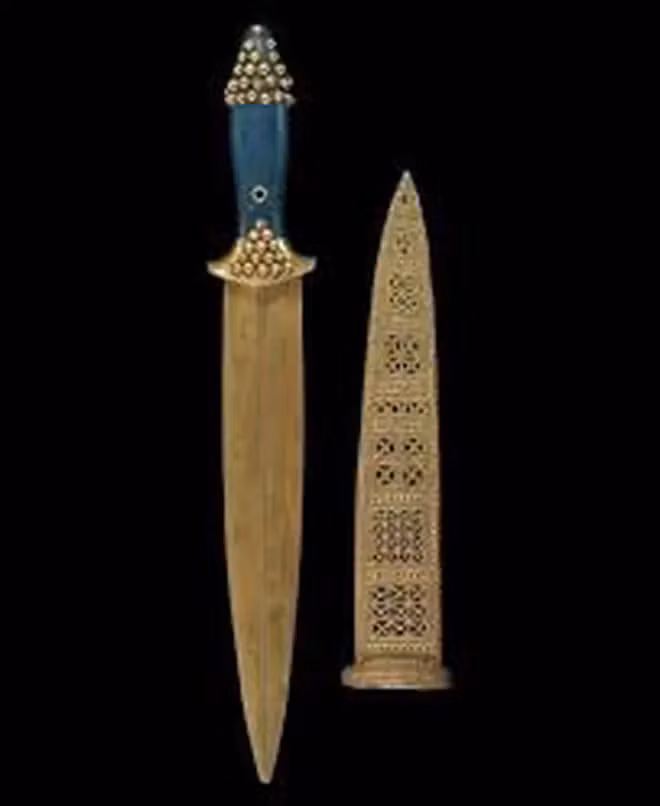 Sống ở những nơi tương đối khan hiếm tài nguyên thiên nhiên nhưng người Sumer không chỉ am hiểu địa chất học, biết cách lấy quặng và quy trình nấu chảy mà còn chế tạo ra hợp kim đầu tiên trong lịch sử loài người.