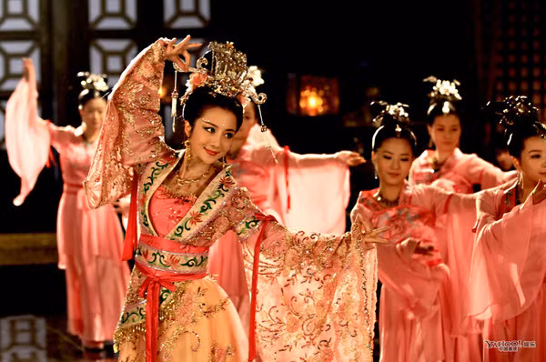 Thậm chí, có người còn suy đoán danh tính của chủ nhân bộ hài cốt nữ kia có thể là Điêu Thuyền hoặc Tiểu Kiều.