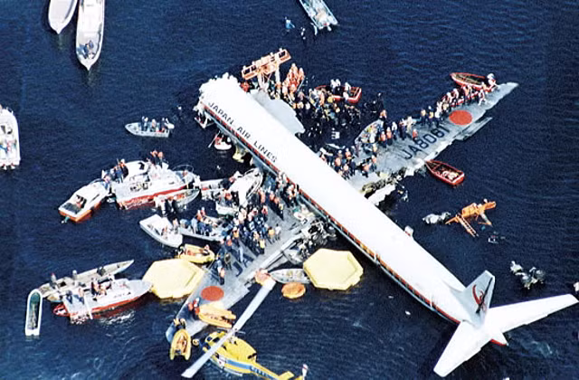  5. Chuyến bay 350 của hãng Japan Airlines: Ngày 9/2/1982, chuyến bay mang số hiệu 350 của Hãng hàng không Nhật Bản Japan Airlines chở 166 hành khách và 8 thành viên phi hành đoàn đâm xuống vịnh Tokyo, cách đường băng sân bay Hanedo chỉ 270 mét.