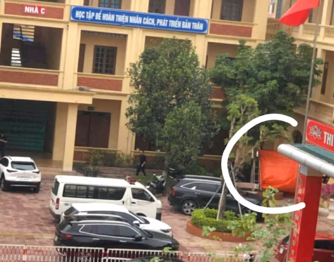 Hai Phong: Nu sinh lop 8 tu vong duoi san truong