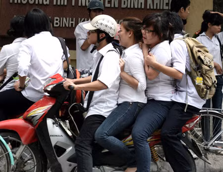 Đưa ATGT vào tiêu chí xếp loại hạnh kiểm học sinh từ năm 2025 Dua ATGT vao tieu chi xep loai hanh kiem hoc sinh tu nam 2025