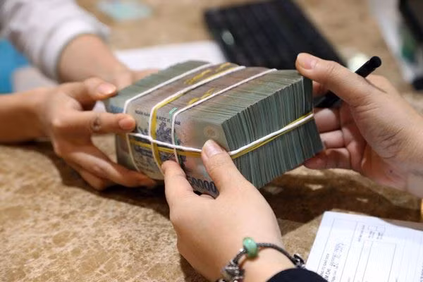 “Do” lai suat cho vay giam giua cac ngan hang... chon “bank” nao vay tin dung?