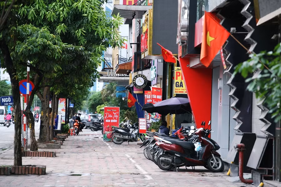 Nha hang, quan an o HN nhon nhip don khach sau chuoi ngay cach ly xa hoi