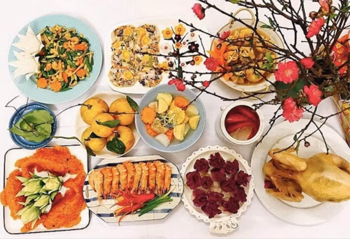 Ngày 21 tháng Chạp (tức 31/1/2024 Dương lịch). Các khung giờ đẹp gồm: Mão: 5h - 7h; Ngọ: 11h - 13h; Thân: 15h - 17h; Dậu: 17h - 19h. Trong đó, giờ Ngọ là giờ tốt nhất.