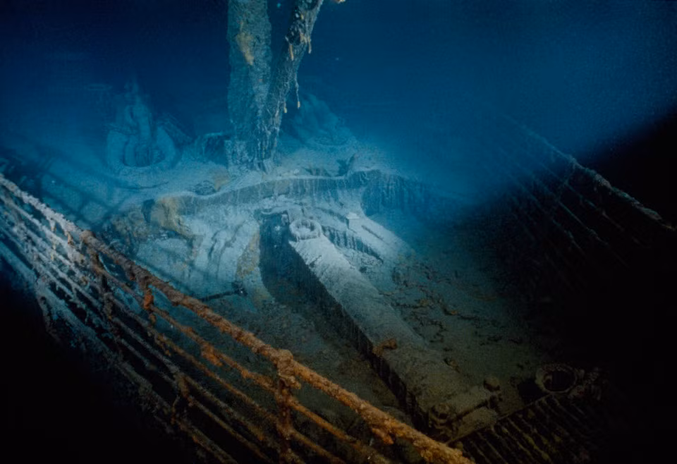 Tiếp theo, các chuyên gia ước tính chi phí trục vớt xác tàu Titanic lên tới 1,5 triệu USD (tương đương với 45 triệu USD hiện nay). Do con tàu chìm ở độ sâu rất lớn nên việc trục vớt sẽ phức tạp và tốn kém hơn nhiều.