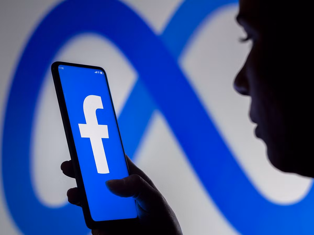 35 năm sau khi mạng Internet xuất hiện, Mark Zuckerberg đã thành lập mạng xã hội lớn nhất thế giới Facebook.