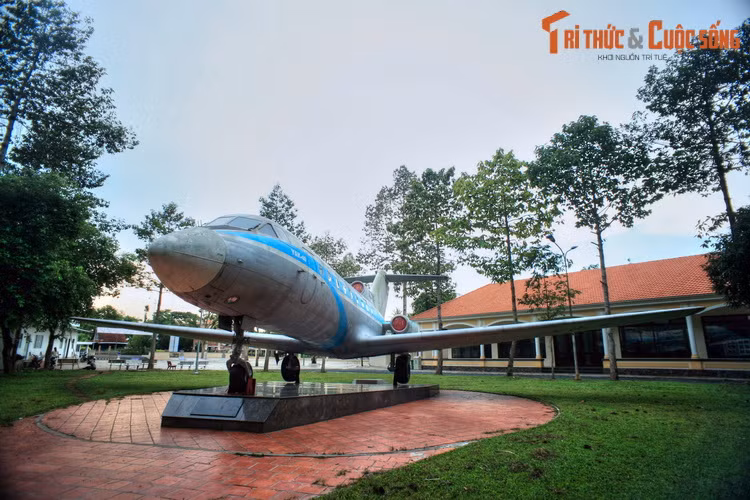 Chiếc máy bay YAK-40, ký hiệu VNA.452, đã đưa Chủ tịch Tôn Đức Thắng từ Hà Nội vào Sài Gòn để chủ trì đại lễ mừng chiến thằng giải phóng miền Nam và thống nhất đất nước vào ngày 15/5/1975.