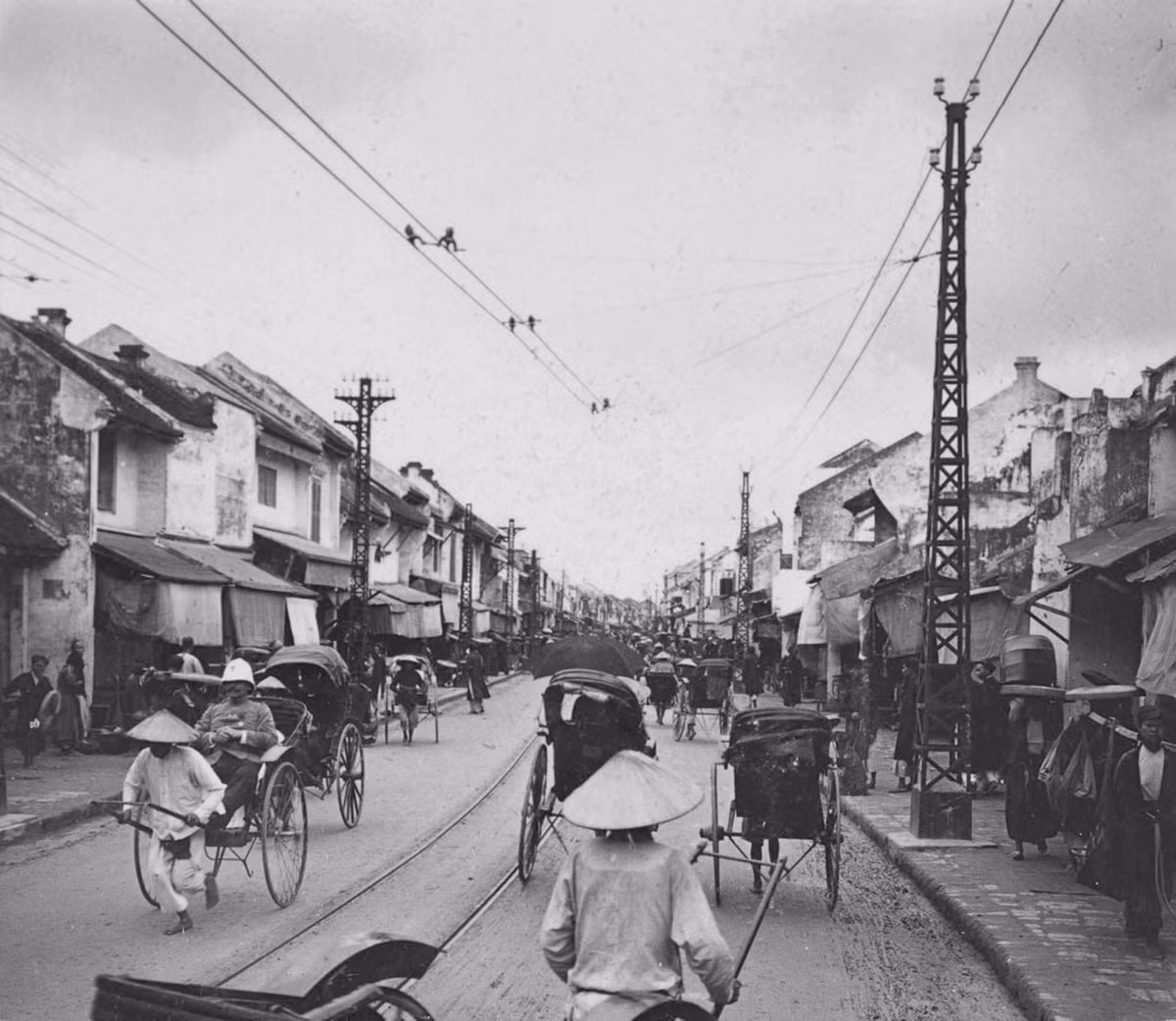 Phố Hàng Bông ở Hà Nội năm 1906.