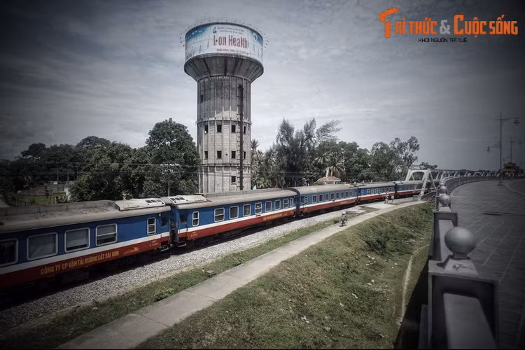 Theo sử sách ghi lại, trong trận đấu diễn ra khoảng năm 1750, và 40 con voi chiến đã quật chết 18 con hổ ở cồn Dã Viên dưới sự chứng kiến của chúa, các quan đại thần và sứ giả phương Tây. Sang thời vua Minh Mạng, hoạt động này mới chuyển về Hổ Quyền.